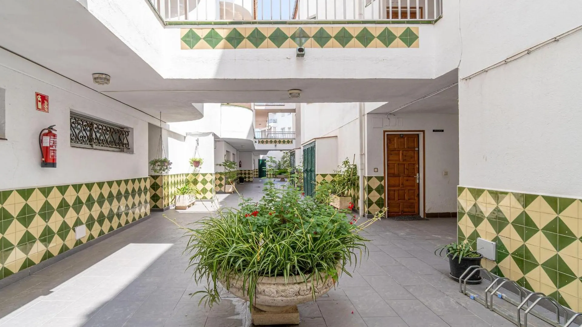 Apartamento Con Parking Y Vistas Al Canal - Hisp-288-64 Empuriabrava 0*,  Spain