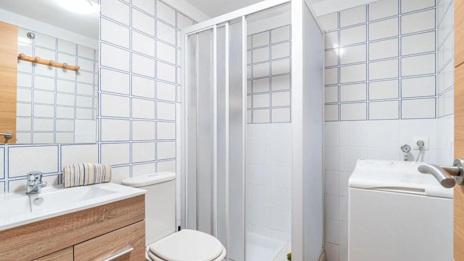 Apartamento Con Parking Y Vistas Al Canal - Hisp-288-64 Empuriabrava 0*,  Spain