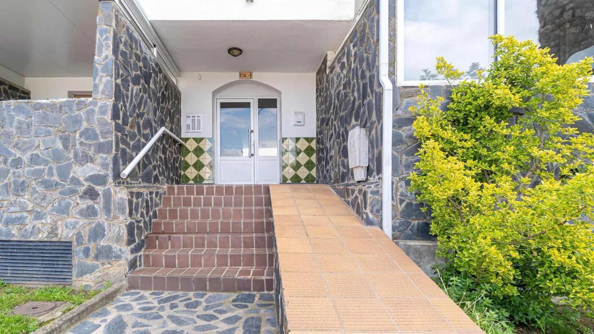 Apartamento Con Parking Y Vistas Al Canal - Hisp-288-64 Empuriabrava 0*,  Spain